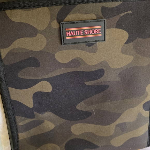 HAUTE SHORE | Neoprene Green Tote Bag & Wrislet Bundle - Picture 9 of 9